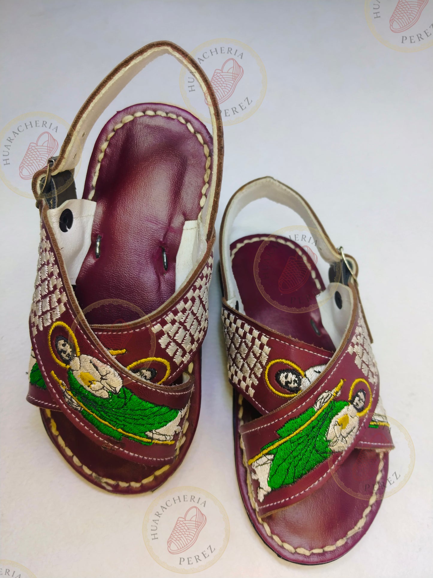 Raíces Vivas – Huarache Cruzado para Niño con Bordado Temático
