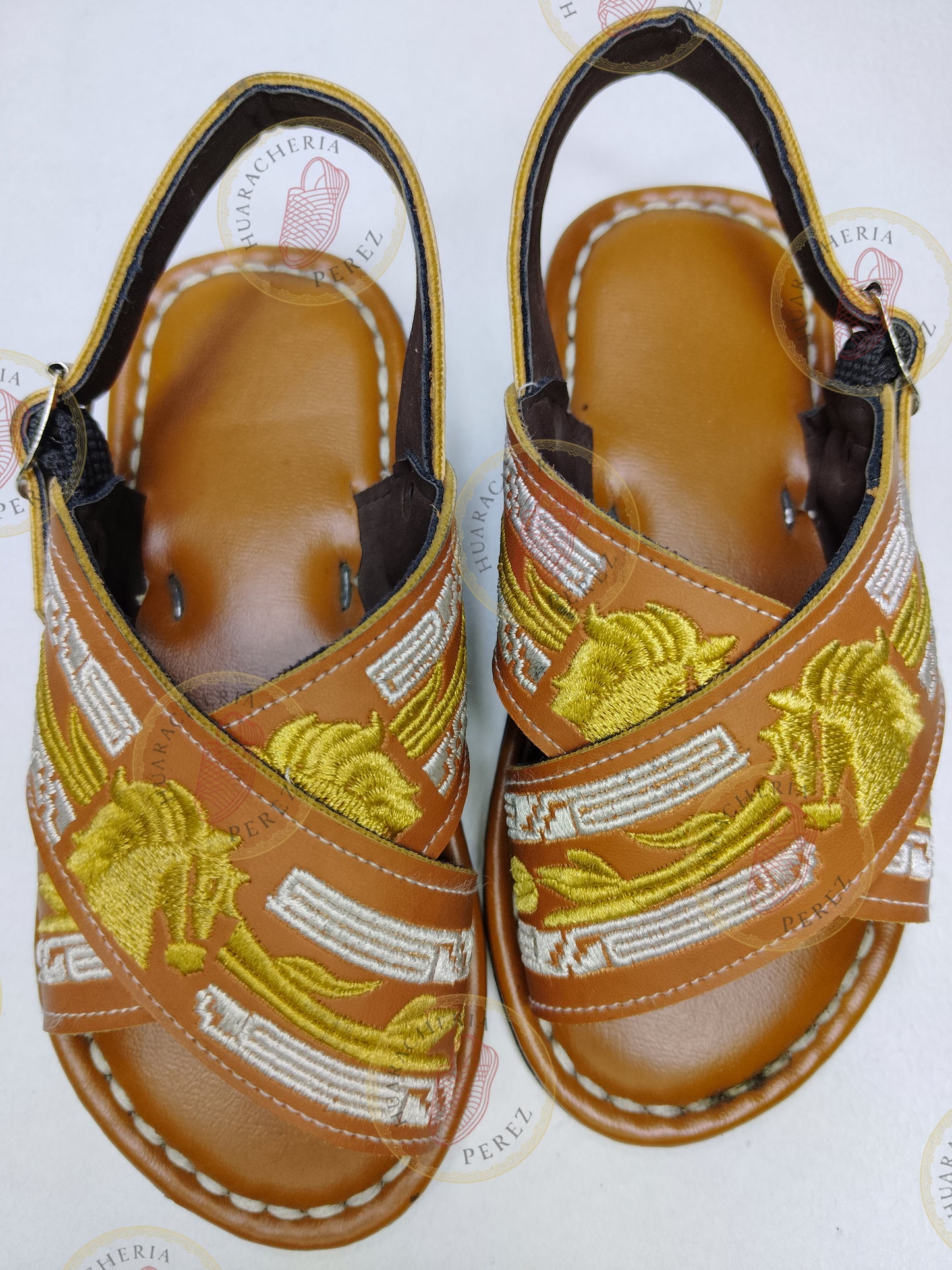 Raíces Vivas – Huarache Cruzado para Niño con Bordado Temático