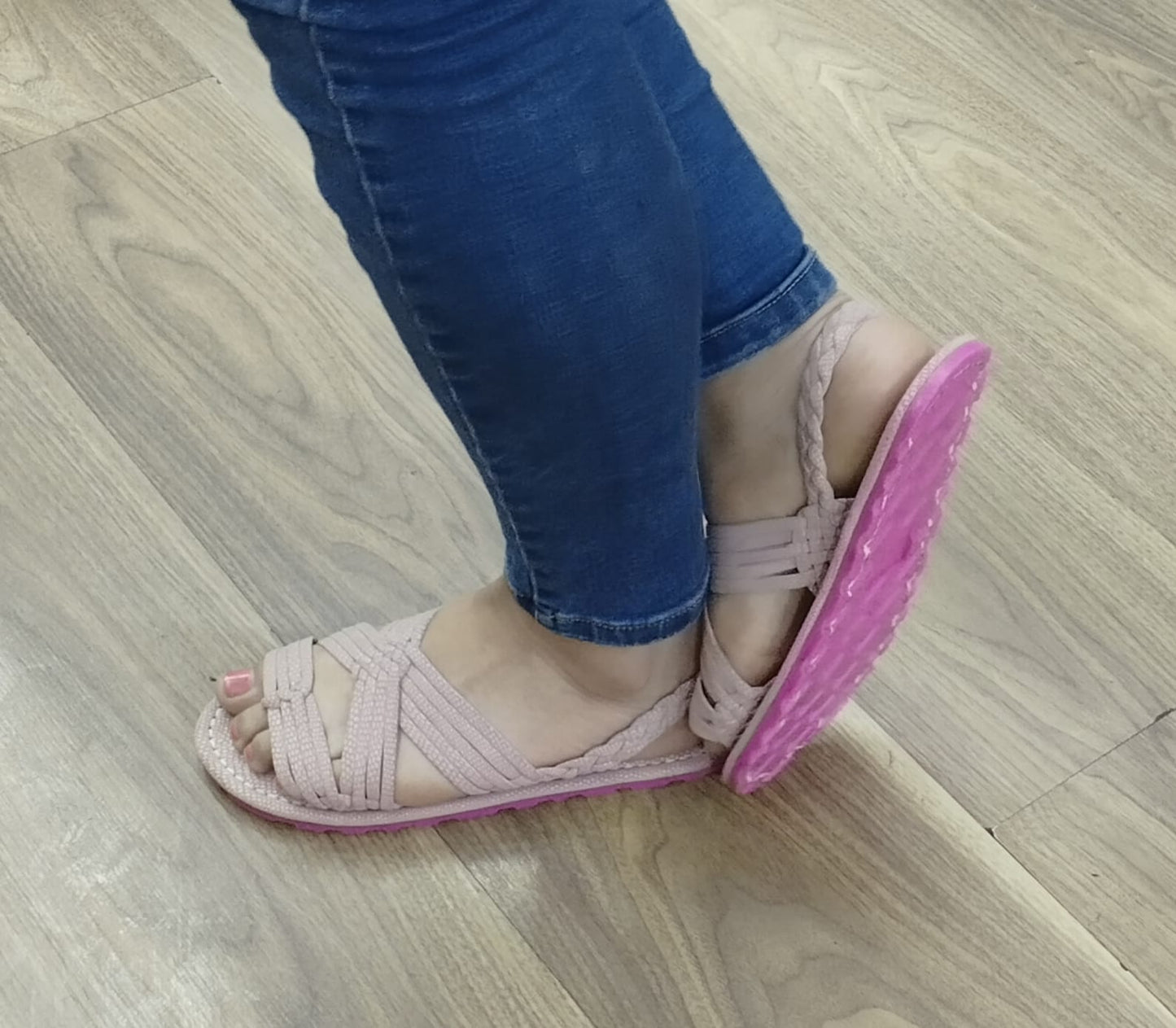 Huarache para dama rosita tejido a mano con suela rosita